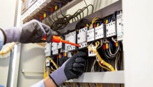 Sicurezza negli impianti elettrici industriali: normative e best practice